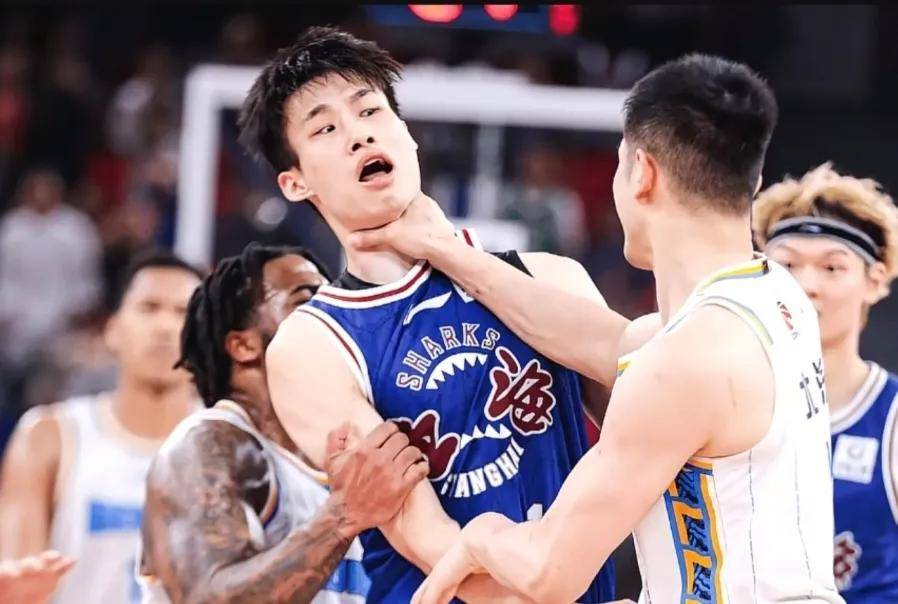 关于球星爆发！CBA赛场再现神级操作的信息