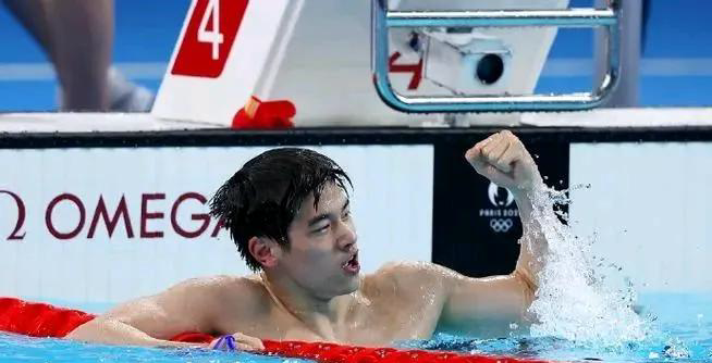 游泳选手赛后落泪，背后故事感人