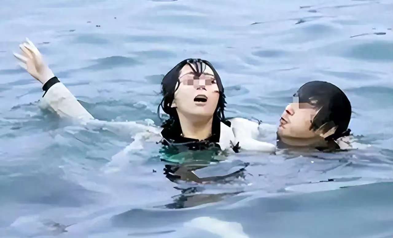 游泳选手赛后落泪，背后故事感人