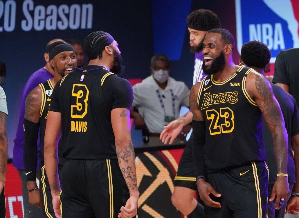 包含赔率变化总决赛即将打响，冠军归属成谜的词条