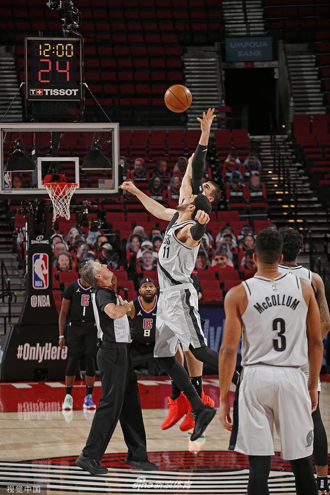 上海队完胜深圳队，利拉德关键制胜