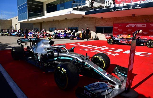 梅赛德斯逆转阿斯顿马丁，汉密尔顿扛起全队