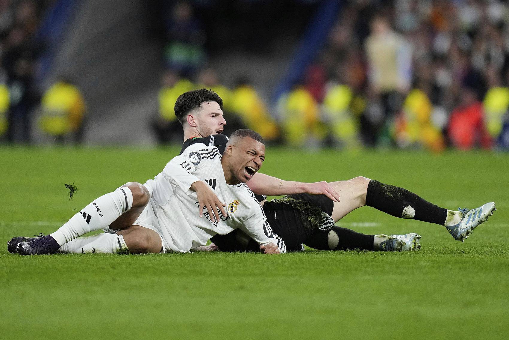 阿森纳鏖战荷兰，迪马利亚惊艳四座