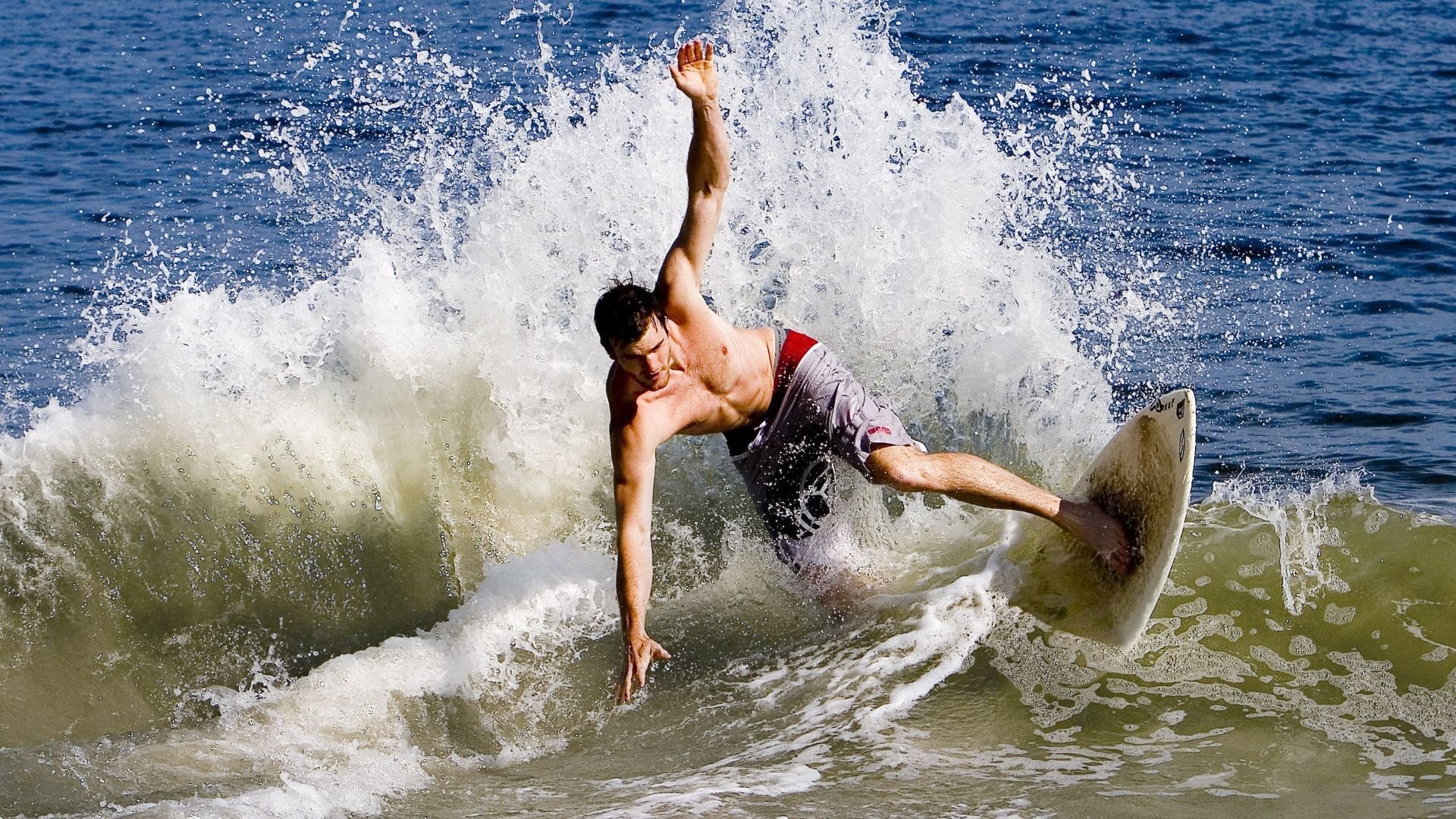 铁血基因的双向奔赴，C罗里程碑映照瑞典足球的战术印记